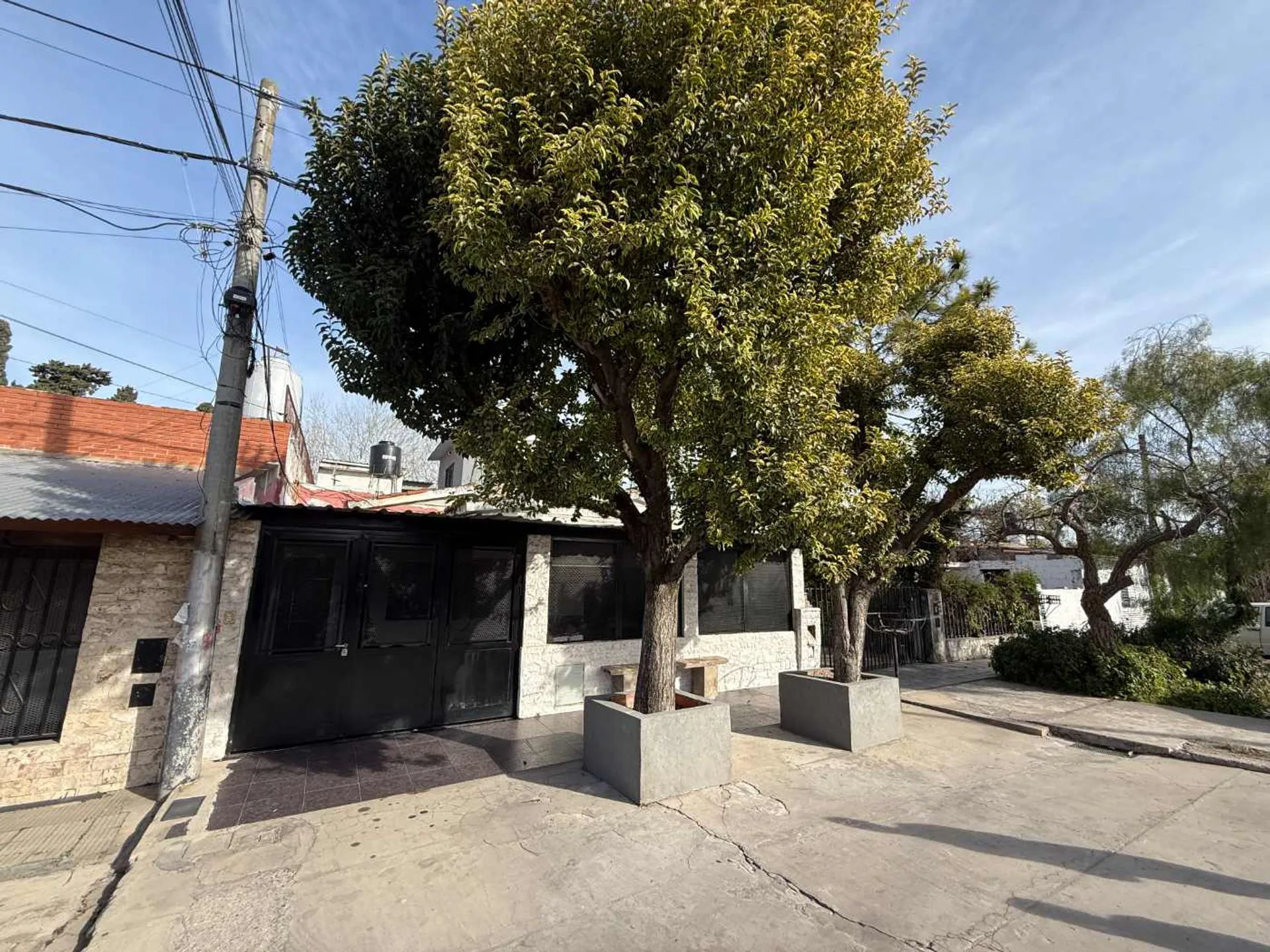 VENTA CASA MULTIFAMILIAR 3 DORMIS, QUINCHO Y PATIO foto 2