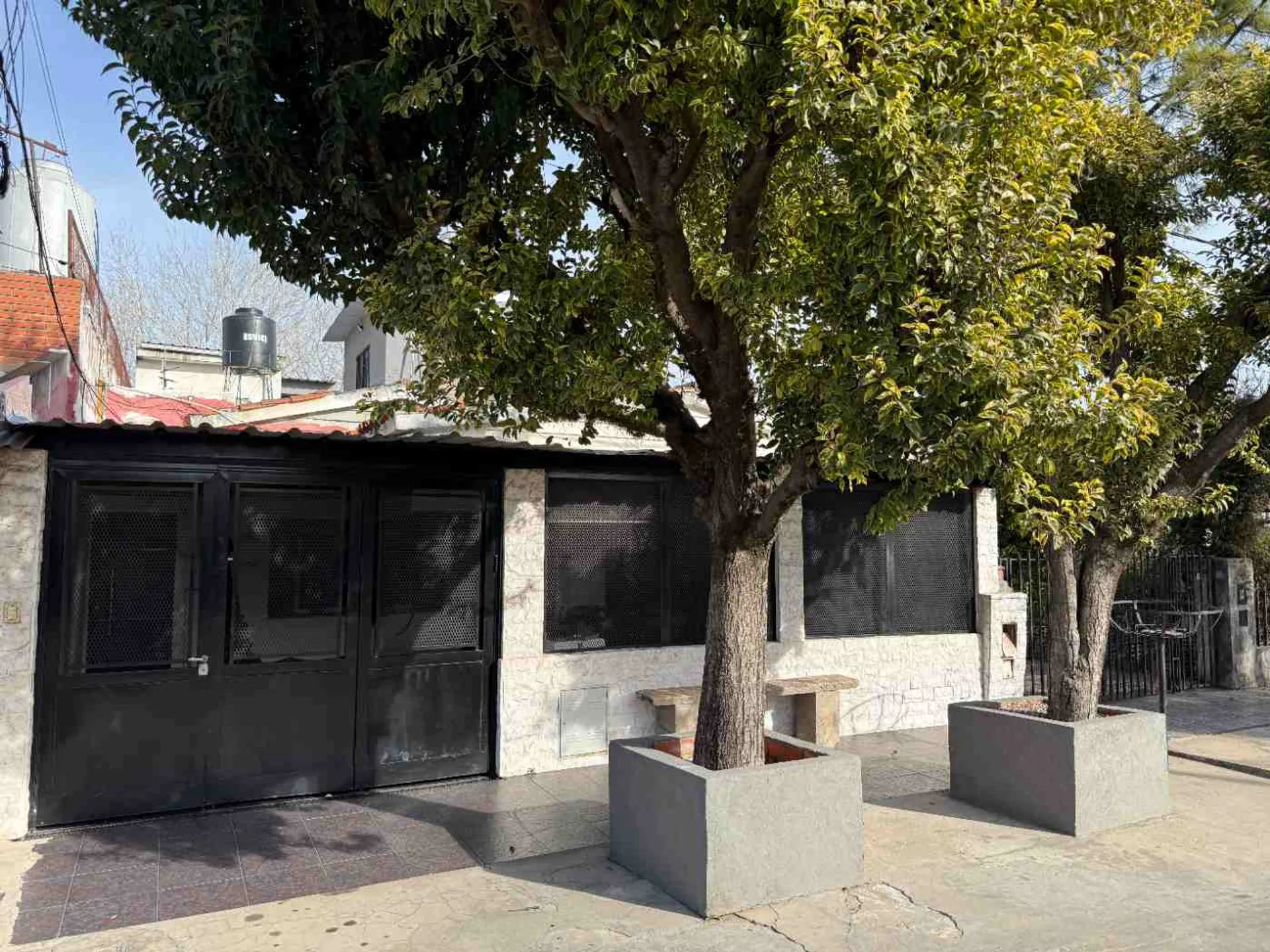 VENTA CASA MULTIFAMILIAR 3 DORMIS, QUINCHO Y PATIO foto 3