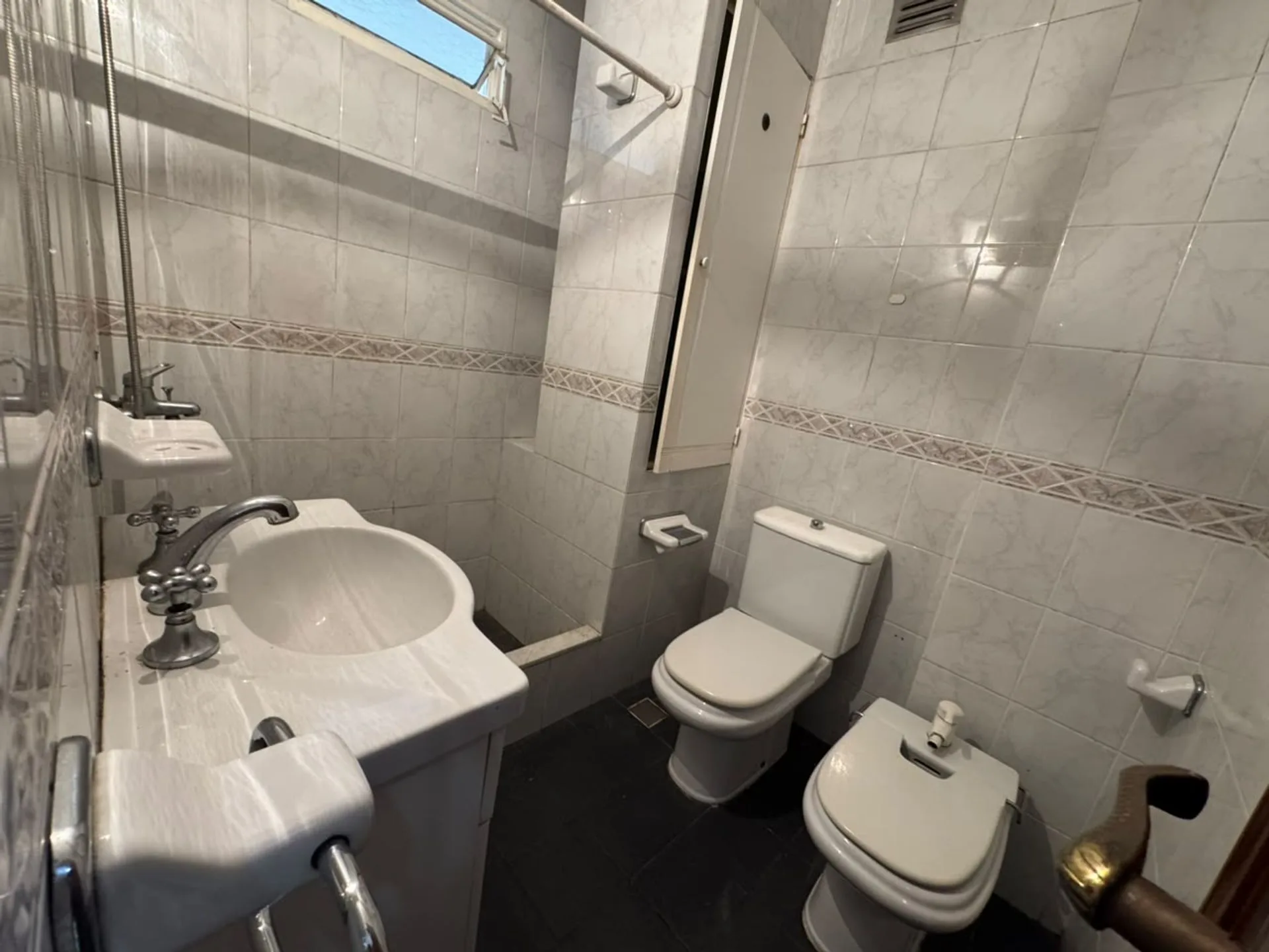 SE VENDE EXCELENTE PLANTA ALTA DOS DORMITORIOS foto 4