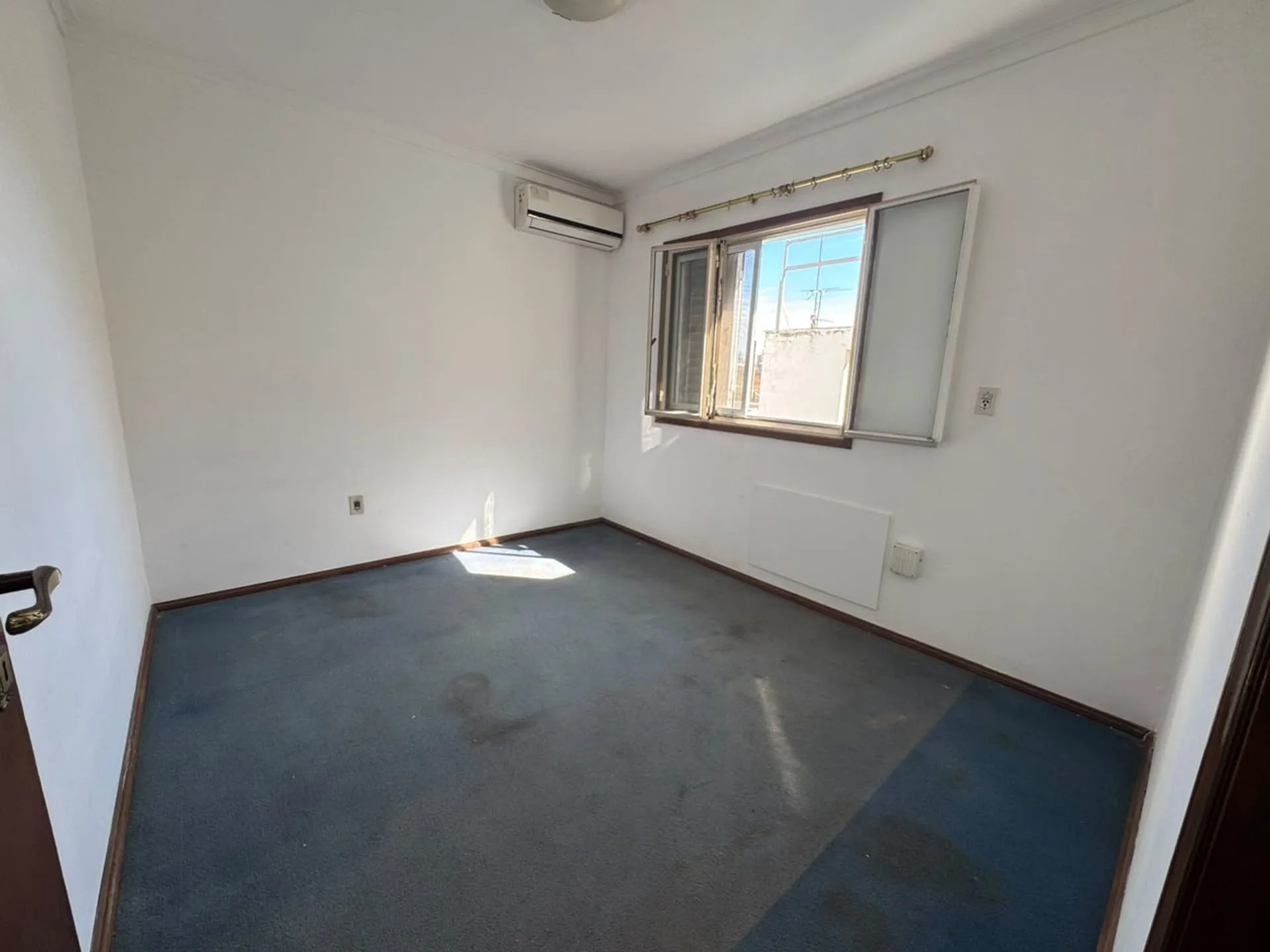 SE VENDE EXCELENTE PLANTA ALTA DOS DORMITORIOS foto 5