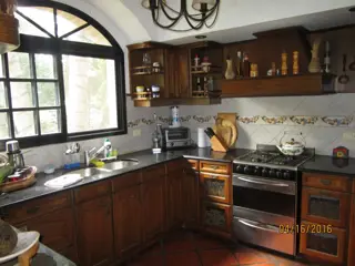 MAGNIFICO CHALET SOBRE GRAN LOTE EN EL PARAISO foto 2