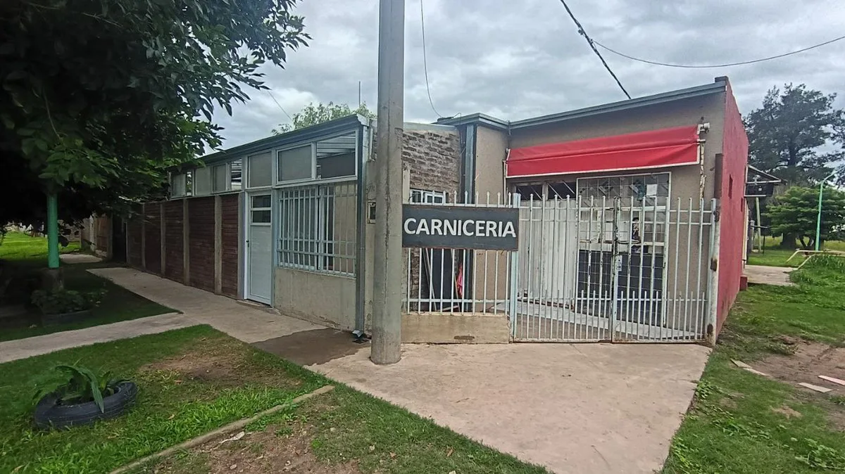 CASA DE 2 DORMITORIOS Y LOCAL EN SANTO TOME foto 2