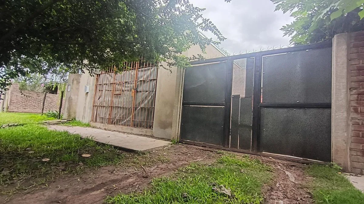 CASA DE 2 DORMITORIOS Y LOCAL EN SANTO TOME foto 3