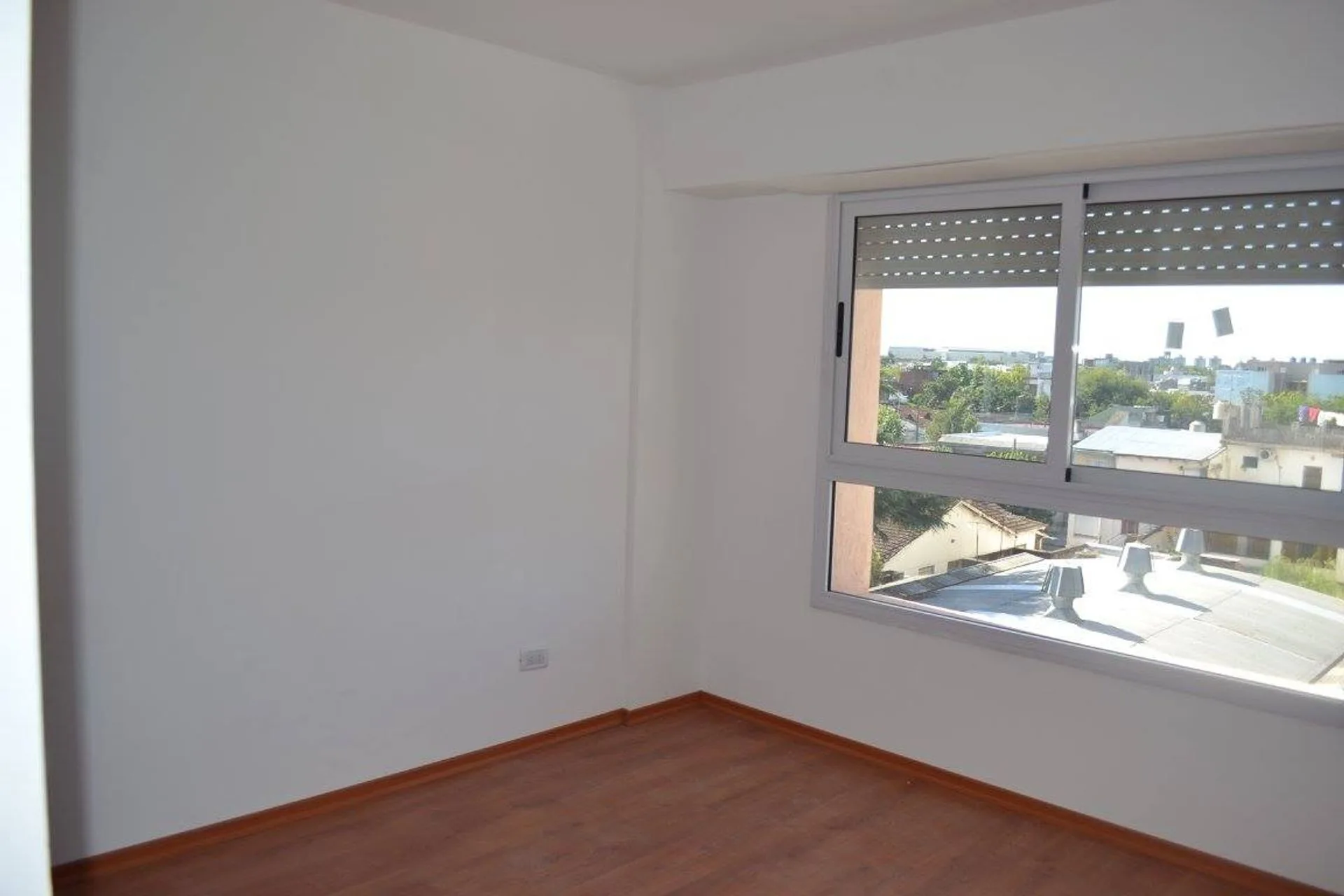 VENTA DEPTO 3 AMB CON COCHERA Y BAULERA/ MORON foto 4