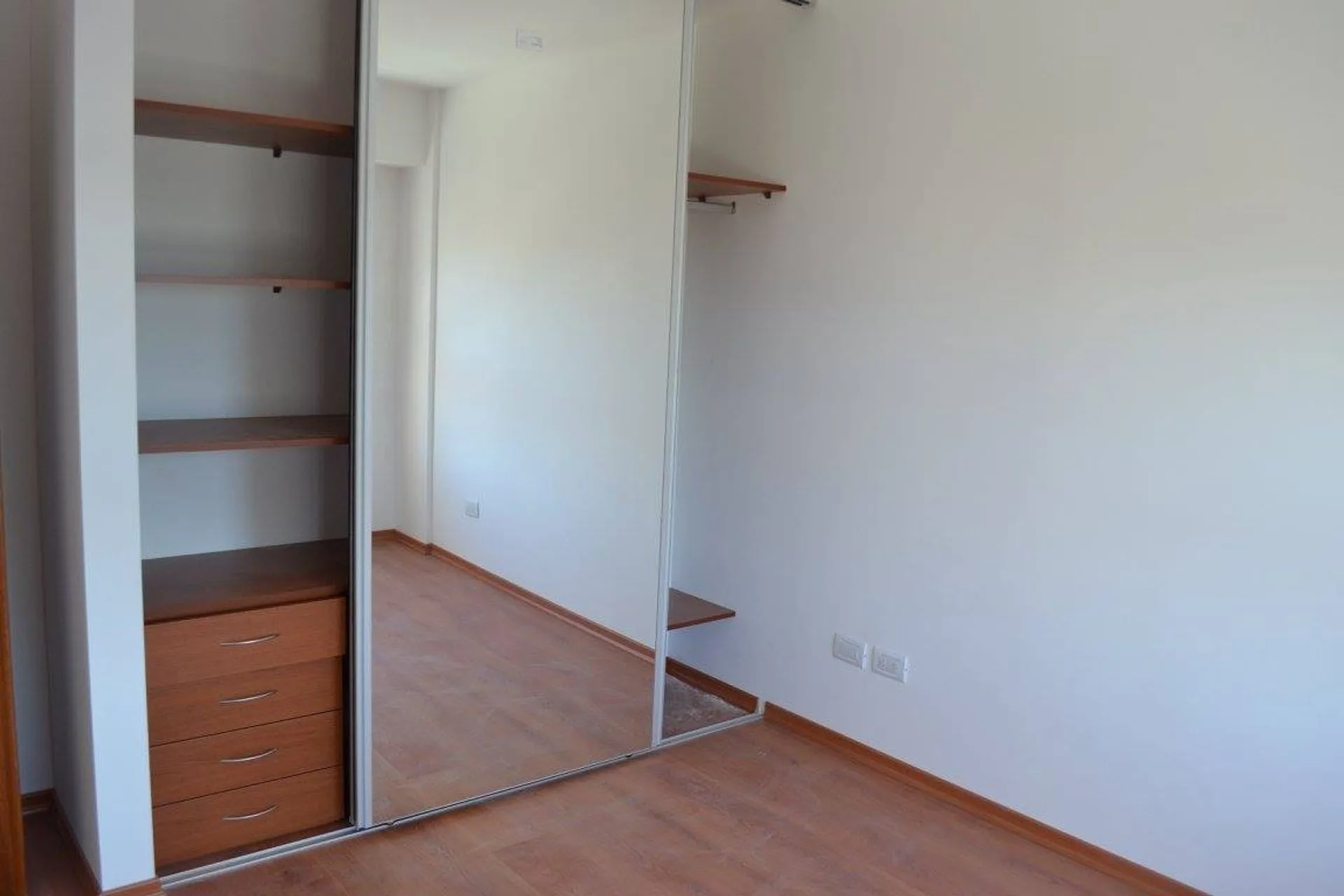 VENTA DEPTO 3 AMB CON COCHERA Y BAULERA/ MORON foto 5