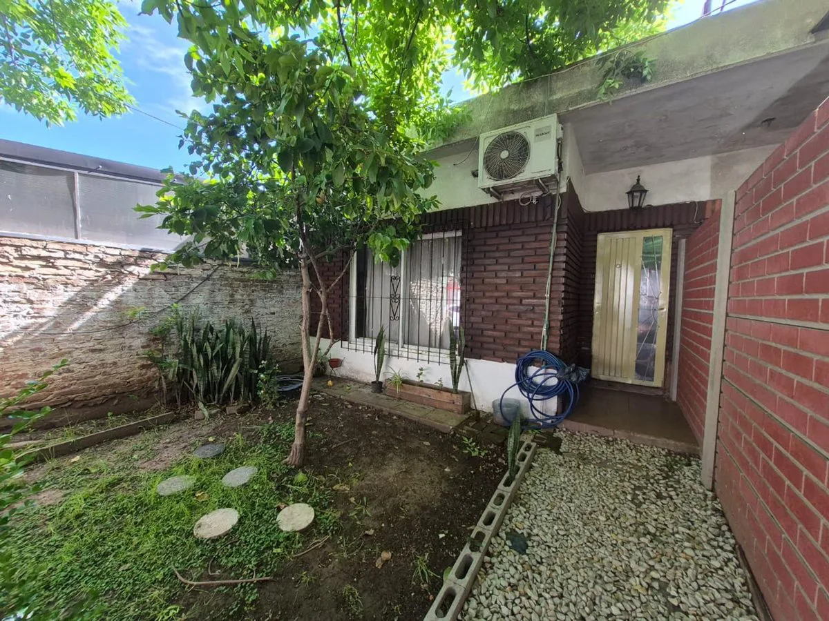 Venta Casa a Refaccionar Castelar Norte foto 3