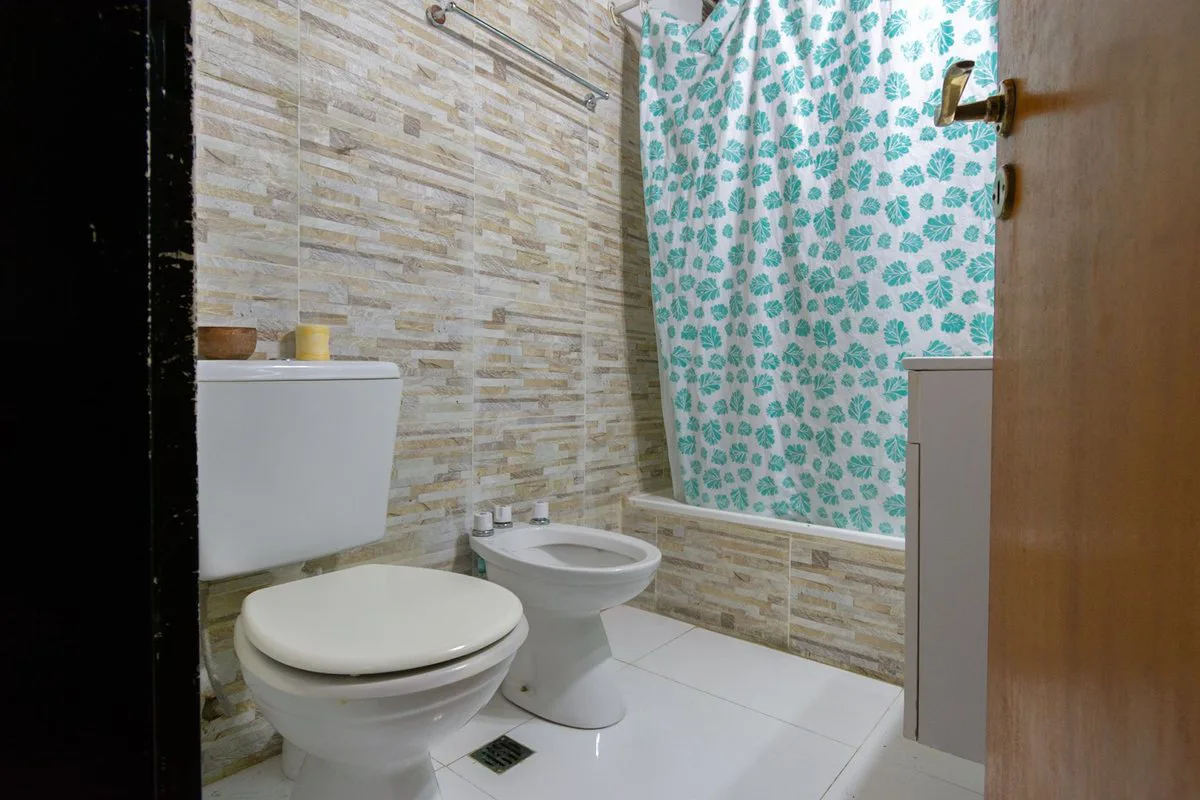CASA EN VENTA. 4 AMBIENTES. TRIPLEX. CASEROS foto 5