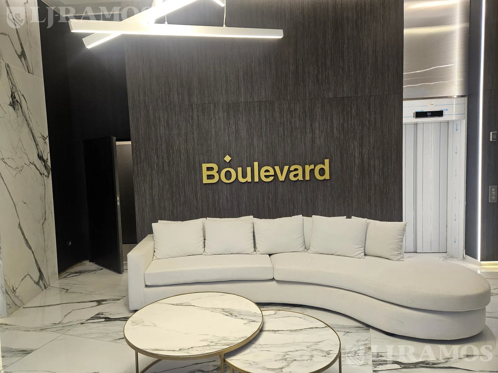 Departamento de 3 AMB - 2 SUITES - con cochera en alquiler BRICKER BOULEVARD foto 2