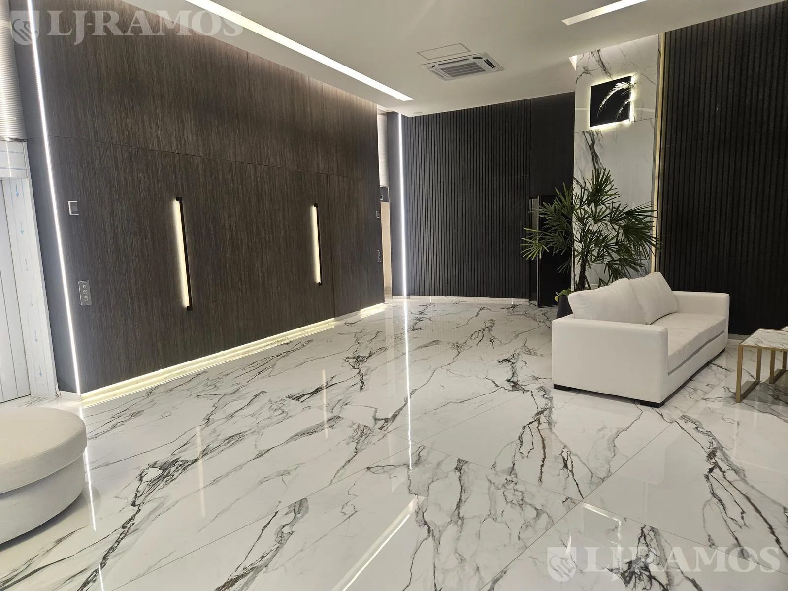 Departamento de 3 AMB - 2 SUITES - con cochera en alquiler BRICKER BOULEVARD foto 3
