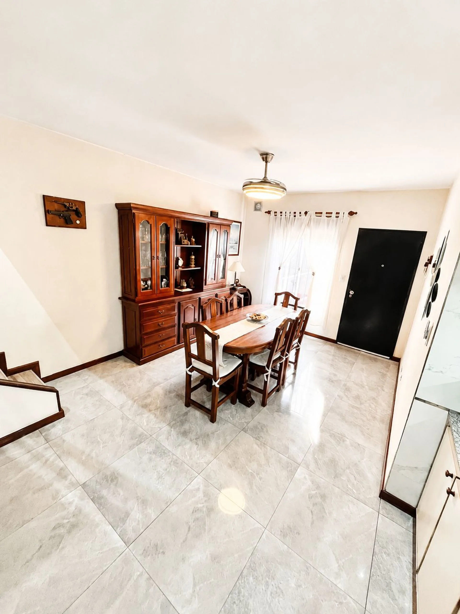 Venta Casa UF Triplex 4 Amb. Cochera Patio Lavad. foto 3