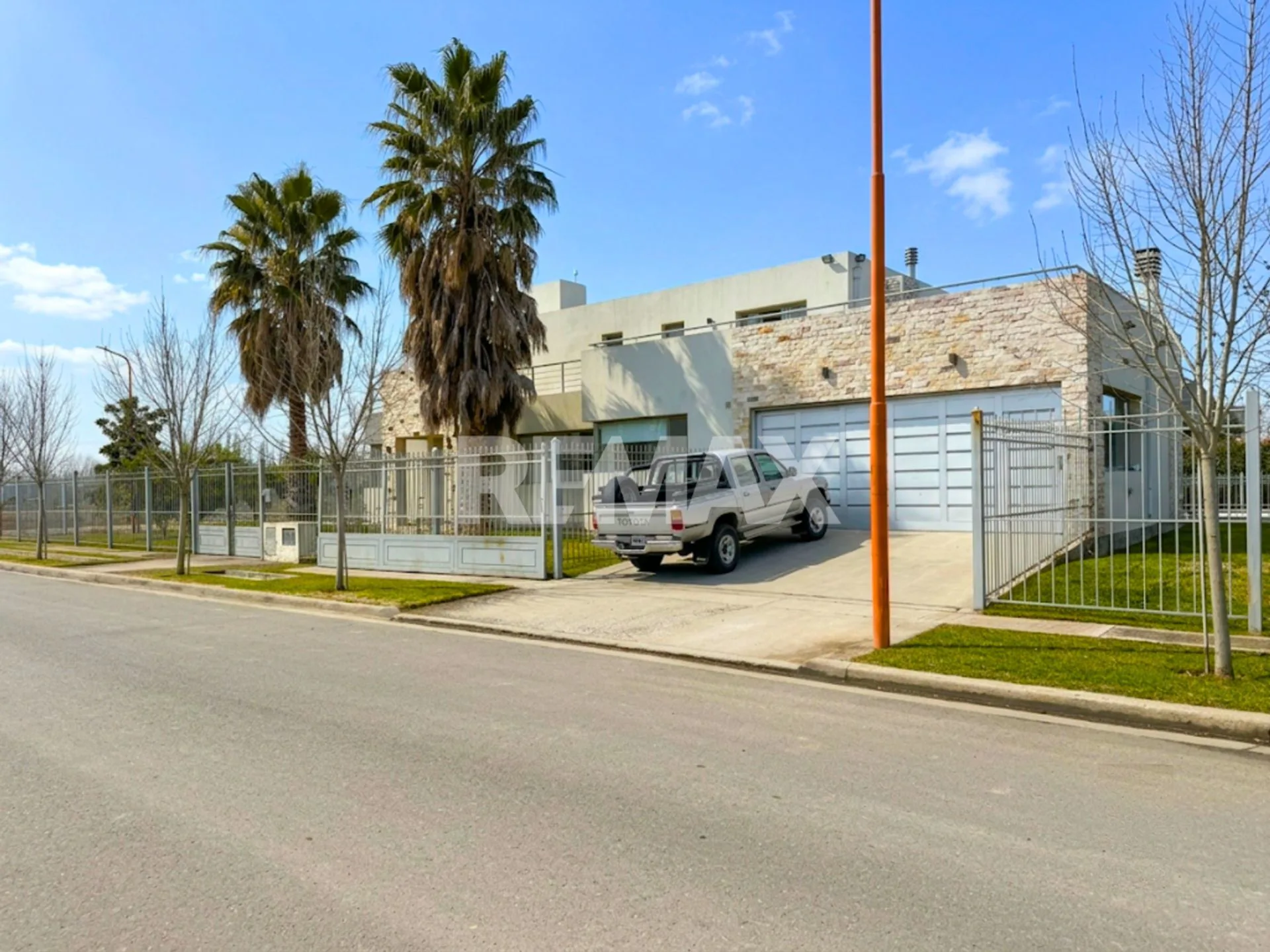 VENTA CASA 5 DORMITORIOS MANZANAR MILLENIUM foto 2