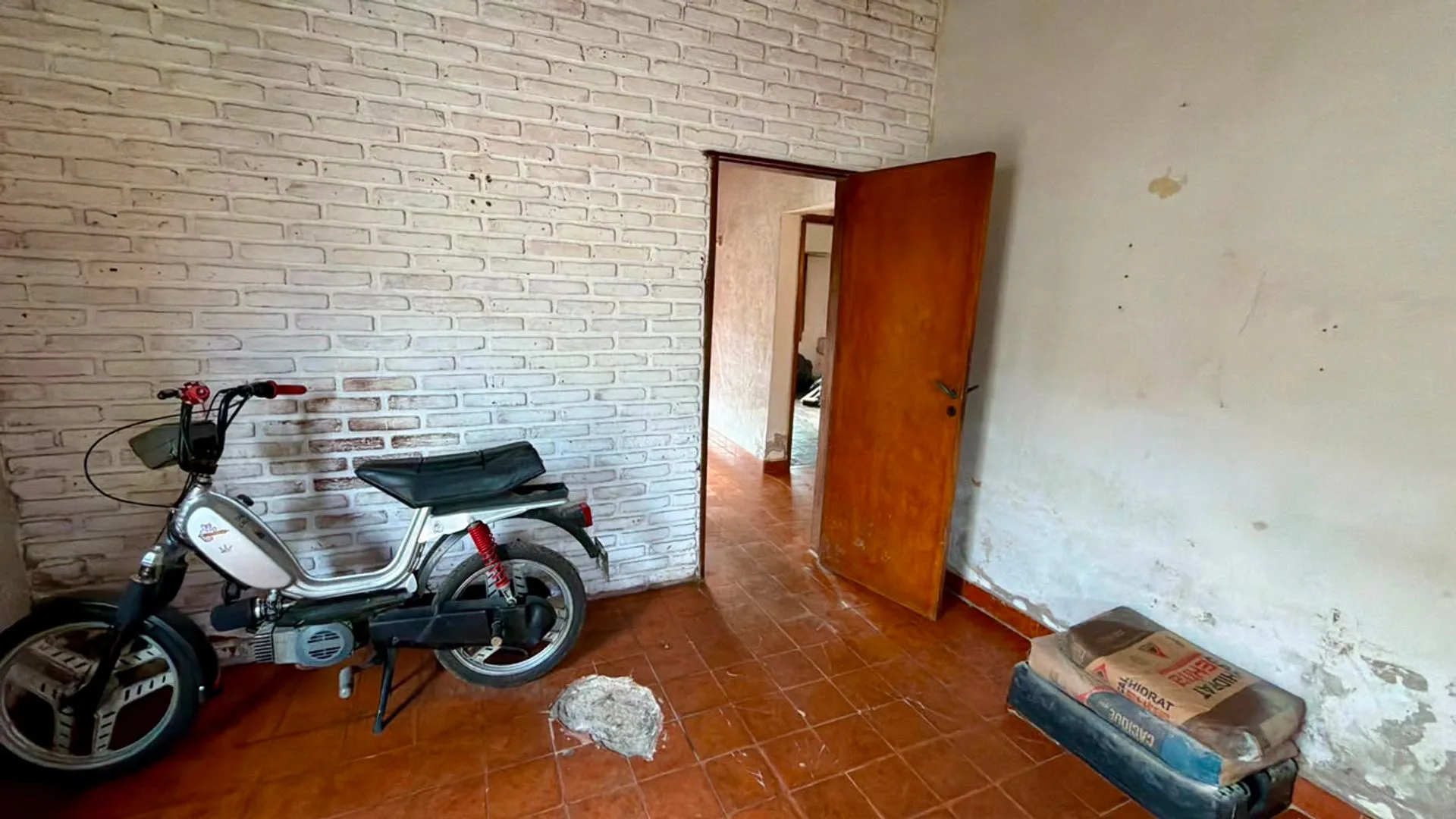 Venta PH tipo casa 3 ambientes, jardin, a reformar foto 5