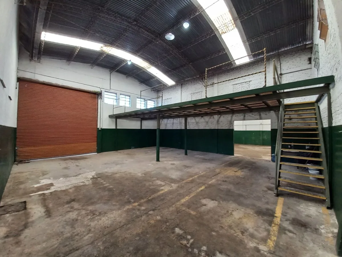 VENTA GALPON Y/O ALQUILER C/O COMPRA FCIO.VARELA foto 2