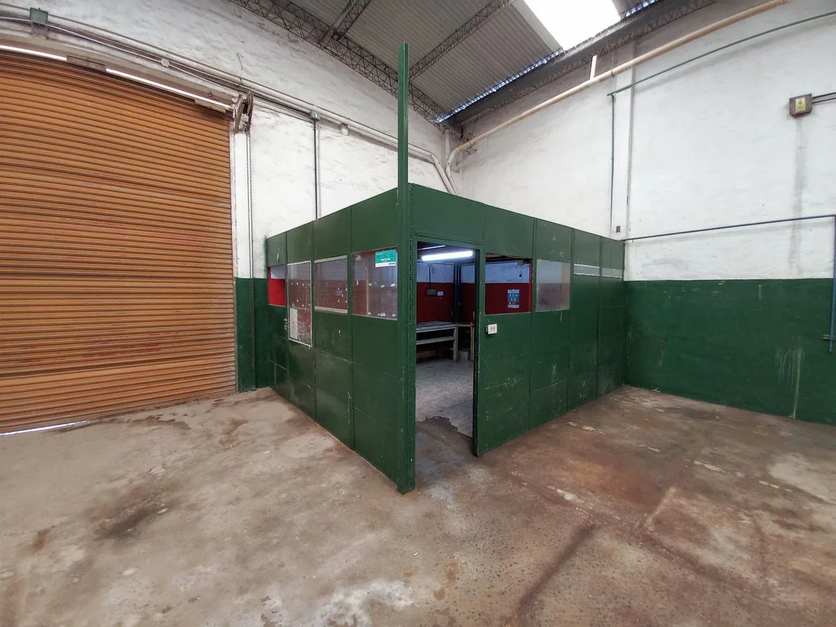VENTA GALPON Y/O ALQUILER C/O COMPRA FCIO.VARELA foto 5