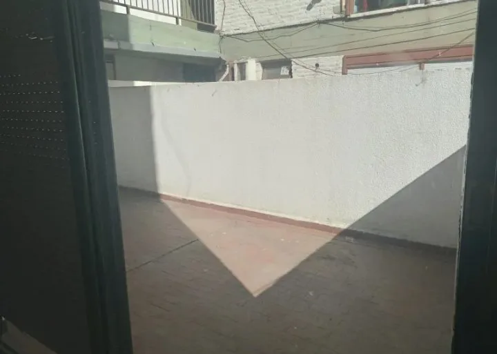 Se vende un departamento monoambiente con patio - Almagro foto 2