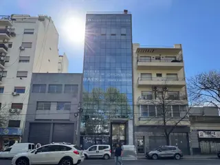 ALQUILER OFICINA COMERCIAL FLORES PISO ENTERO foto 5