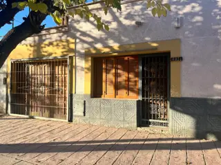 VENTA CASA 2 DORM, COCHERA DOBLE Y LOCAL LAS HERAS foto 2