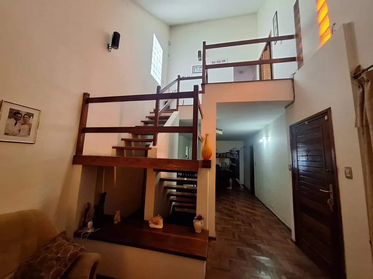Casa 4 Dormitorios  Pileta en Barrio San Salvador foto 4