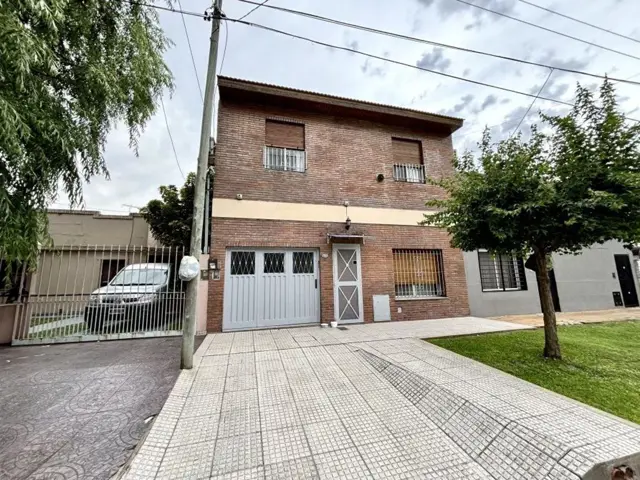 Propiedad Moderna y Funcional con Garage y Quincho Apto Credito, Gba Sur - Zonaprop