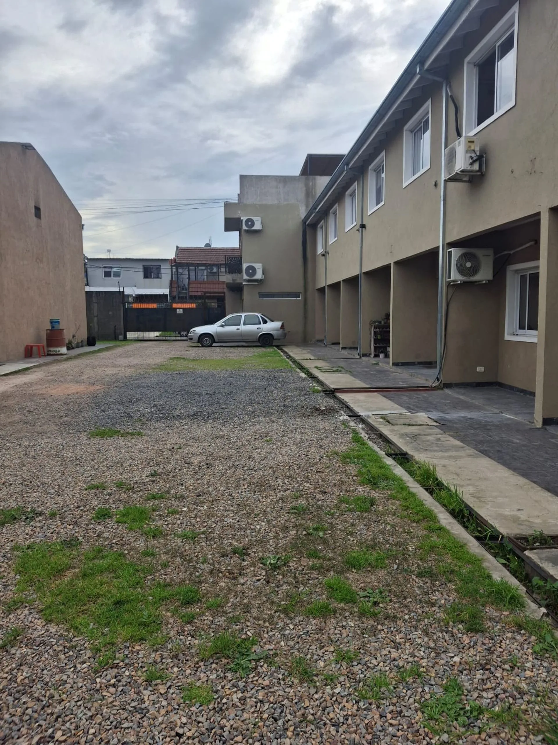 DÚPLEX EN VENTA , BARRIO CERRADO LAS ACACIAS foto 2