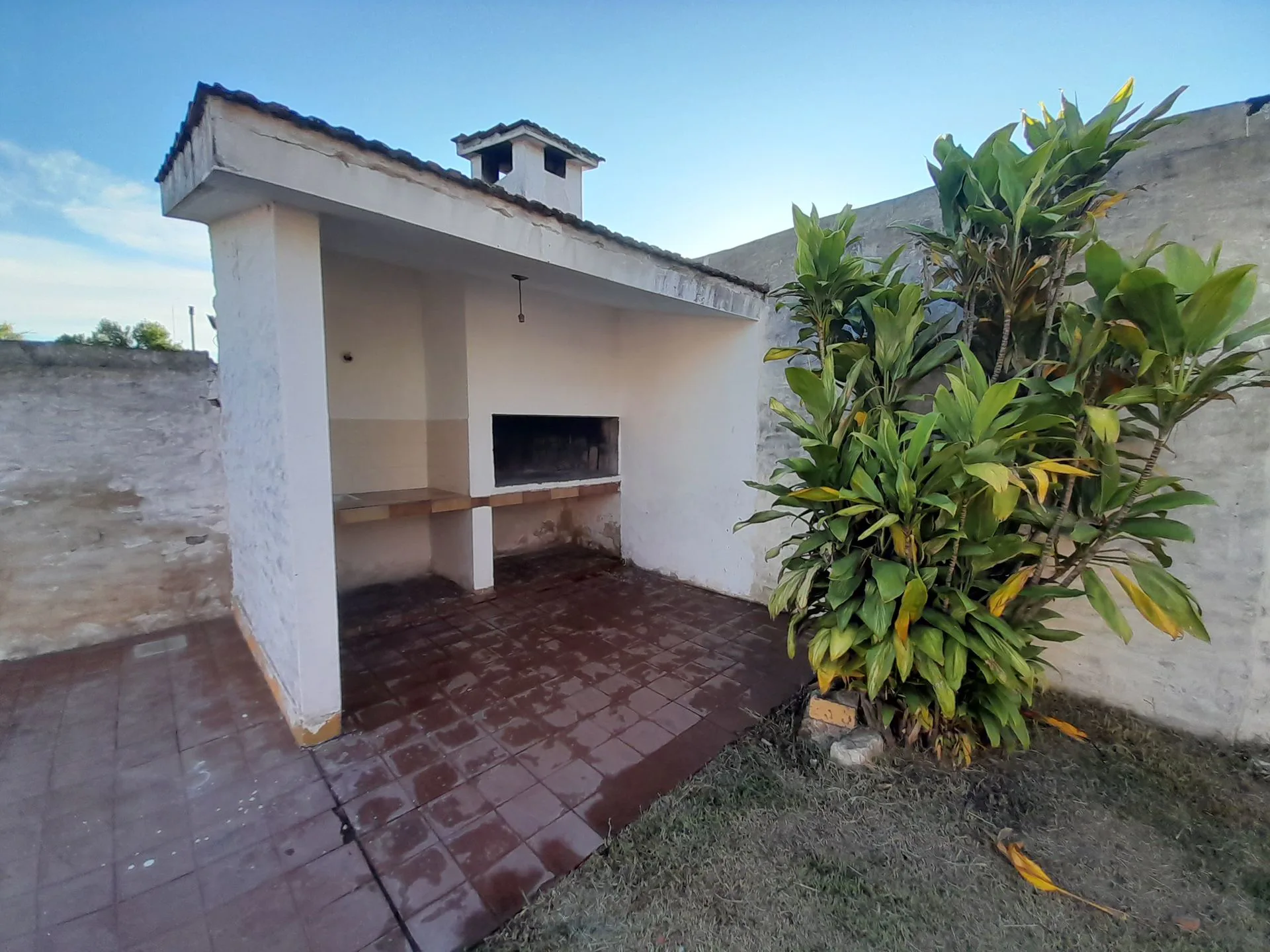 VENTA CASA - 2 DORMITORIOS - BARRIO SARMIENTO foto 3