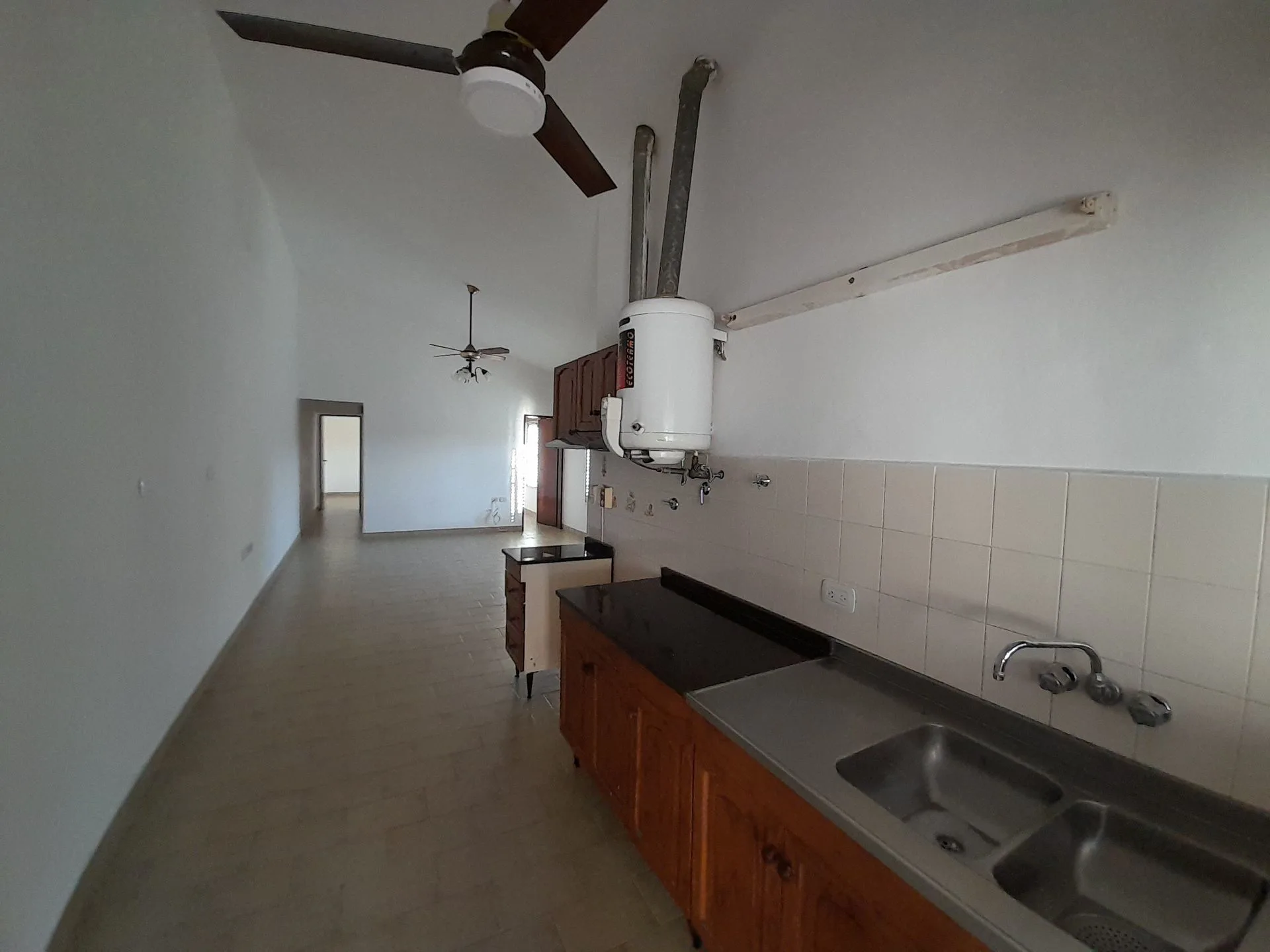 VENTA CASA - 2 DORMITORIOS - BARRIO SARMIENTO foto 5