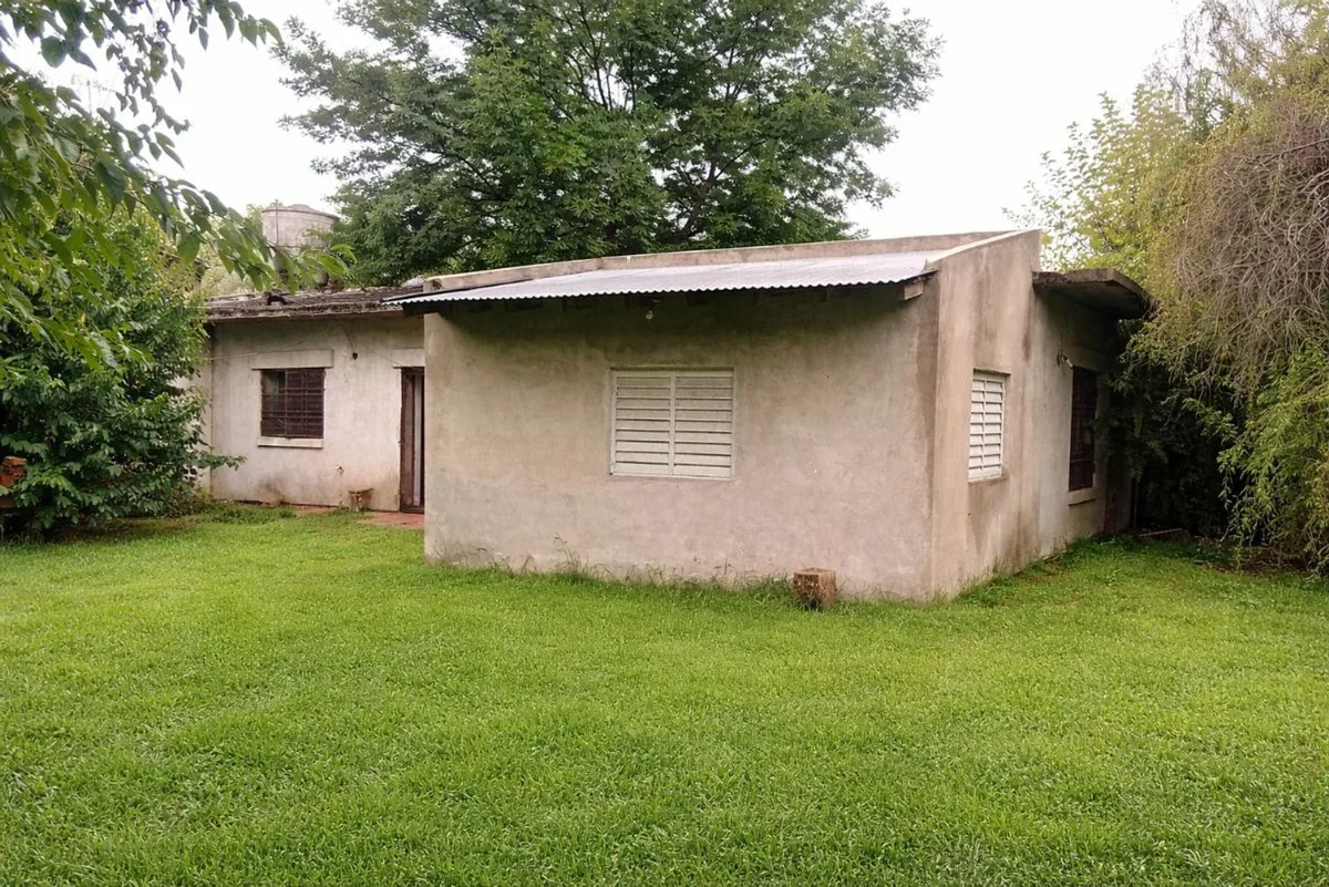 VENTA CASA CON AMPLIO LOTE EN GRAL RODRIGUEZ foto 2
