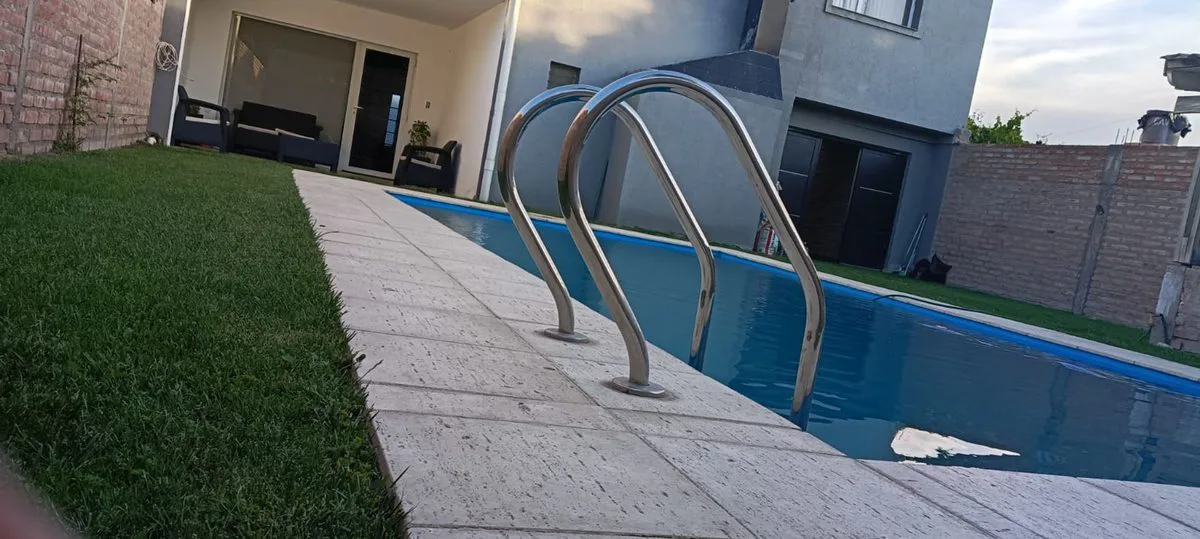 Venta Casa 4 dormis, garaje, piscina APTA CREDITO foto 2