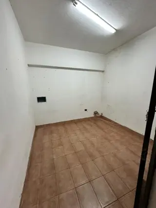 ALQUILER - RAMOS MEJIA - GALPON 580 m2 CON OFICINA - VESTUARIOS foto 4