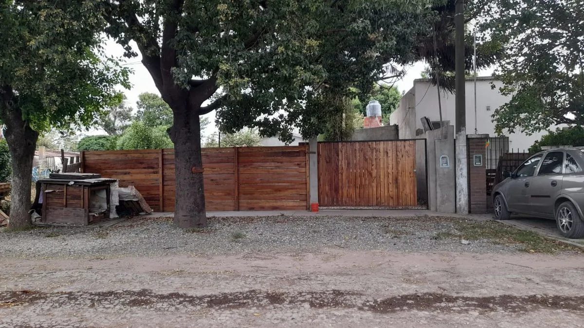 CASA EN VENTA DOS DORMITORIOS EN VILLA GRAL.SAVIO foto 2