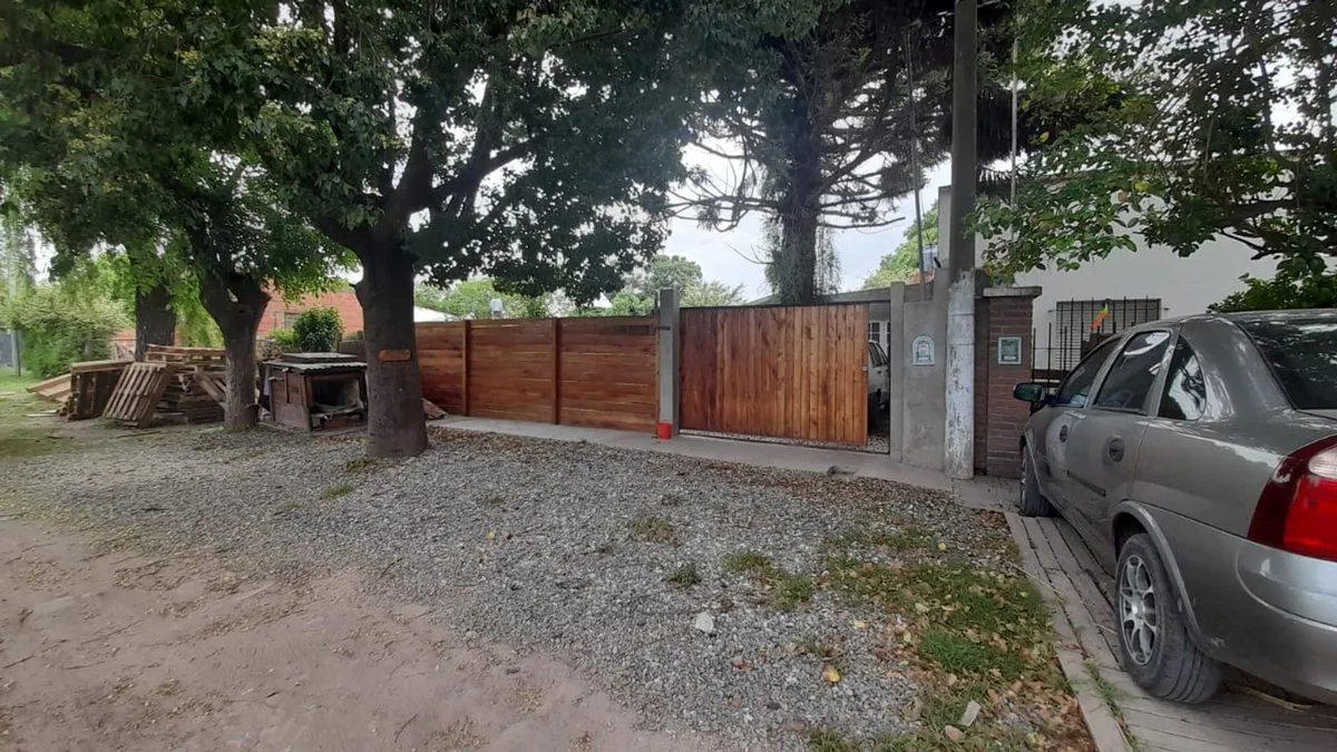 CASA EN VENTA DOS DORMITORIOS EN VILLA GRAL.SAVIO foto 3