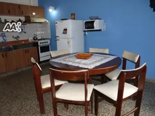CHALET EN BARRIO RESIDENCIAL – AMPLIO – COMODO – CON PILETA foto 1
