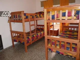 CHALET EN BARRIO RESIDENCIAL – AMPLIO – COMODO – CON PILETA foto 5
