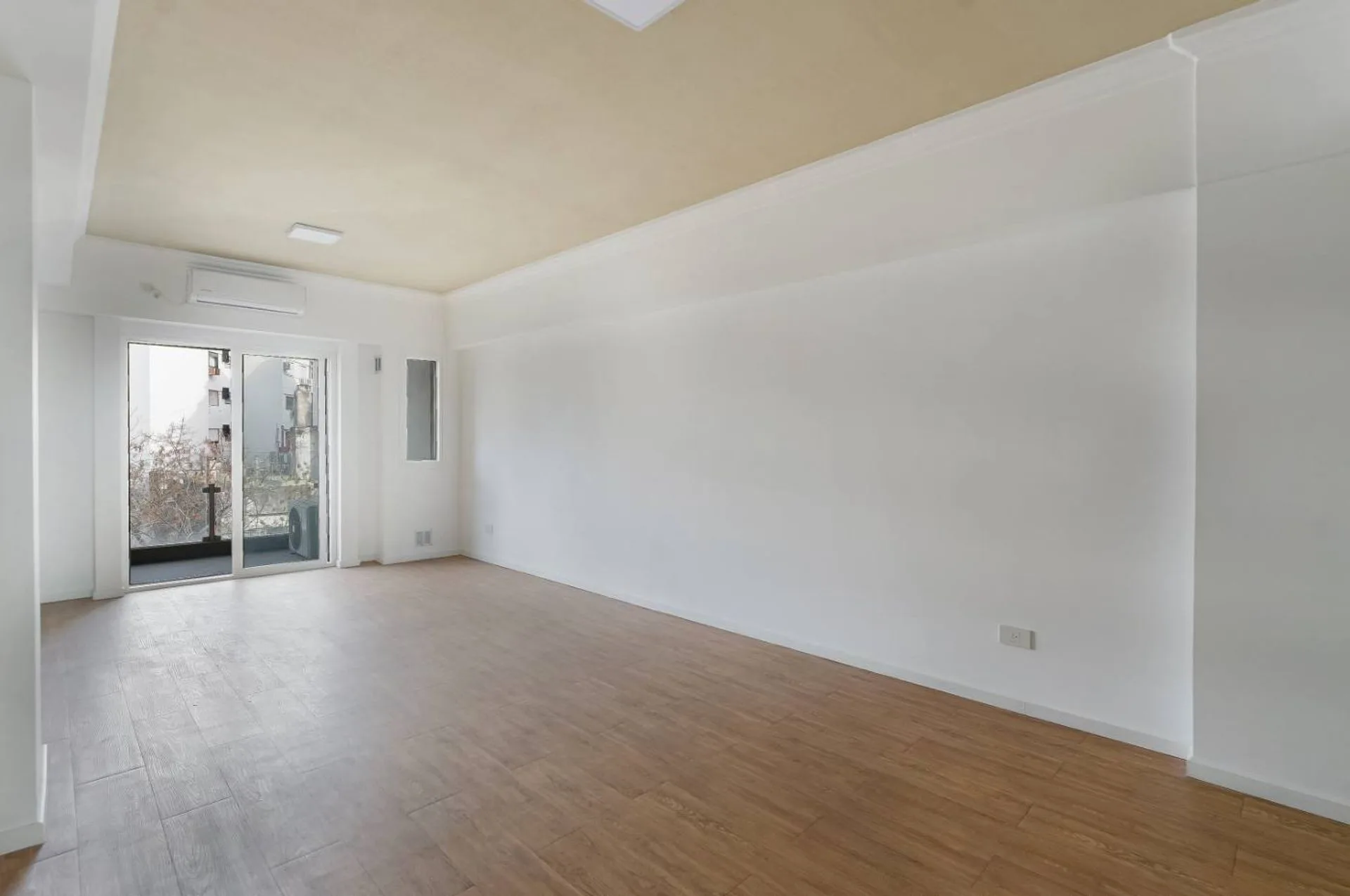 VENTA MONOAMBIENTE CON BALCÓN APTO PROFESIONAL foto 2