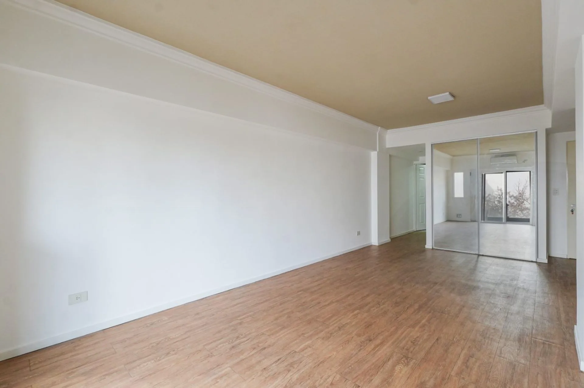 VENTA MONOAMBIENTE CON BALCÓN APTO PROFESIONAL foto 3