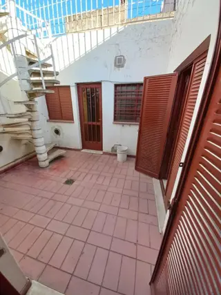ALQUILER CASA 3 DORMITORIOS BARRIO CENTRO CON PATIO Y TERRAZA foto 5