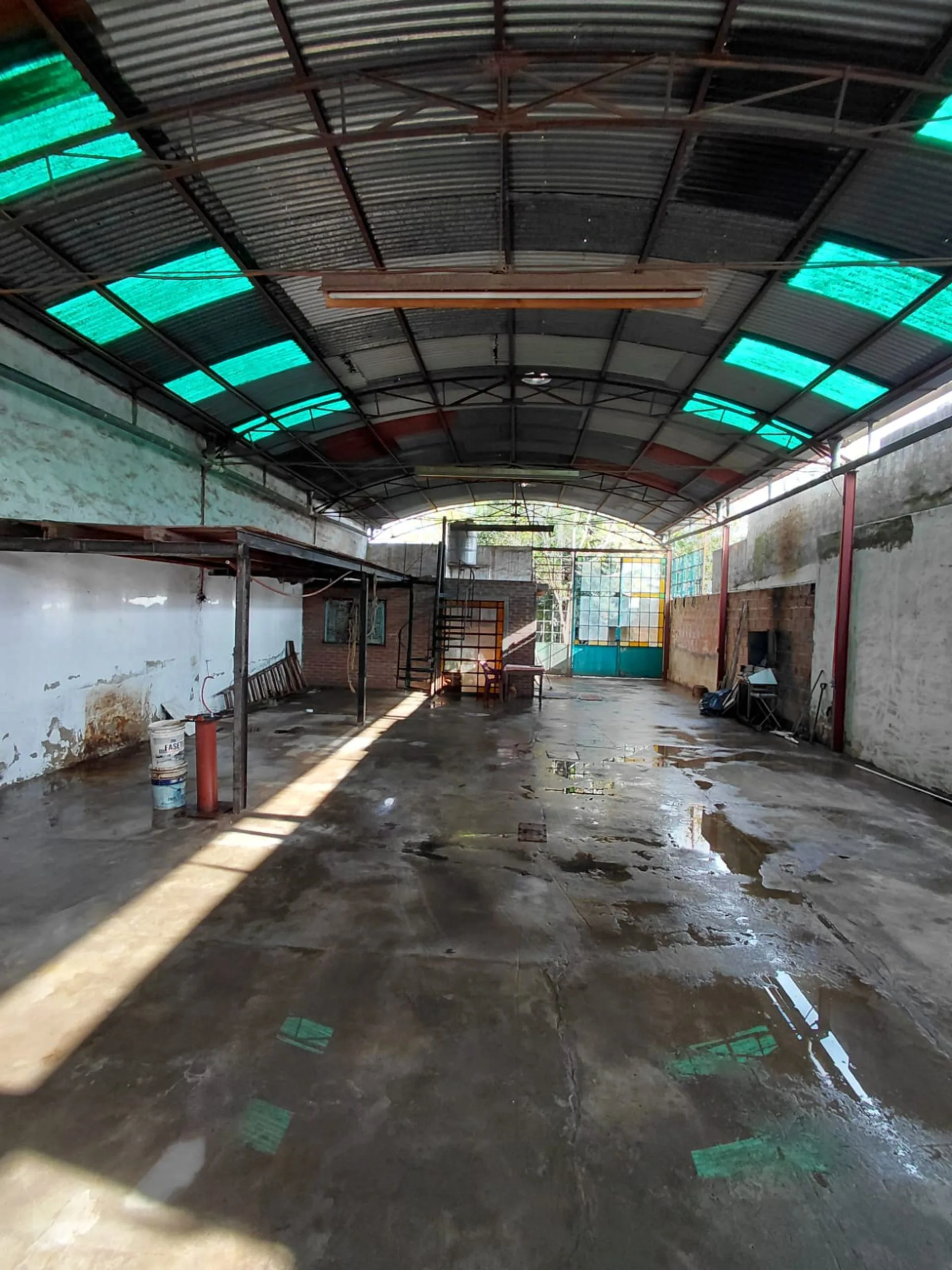 VENTA TERRENO 10X46 CON GALPON Y OFICINA EN LUJAN foto 5