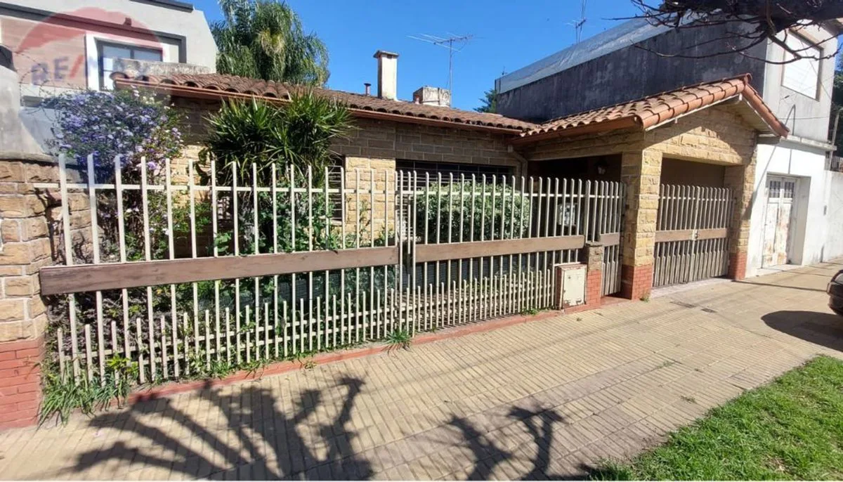 VENTA CHALET 3 AMB, COCHERA Y PATIO foto 2