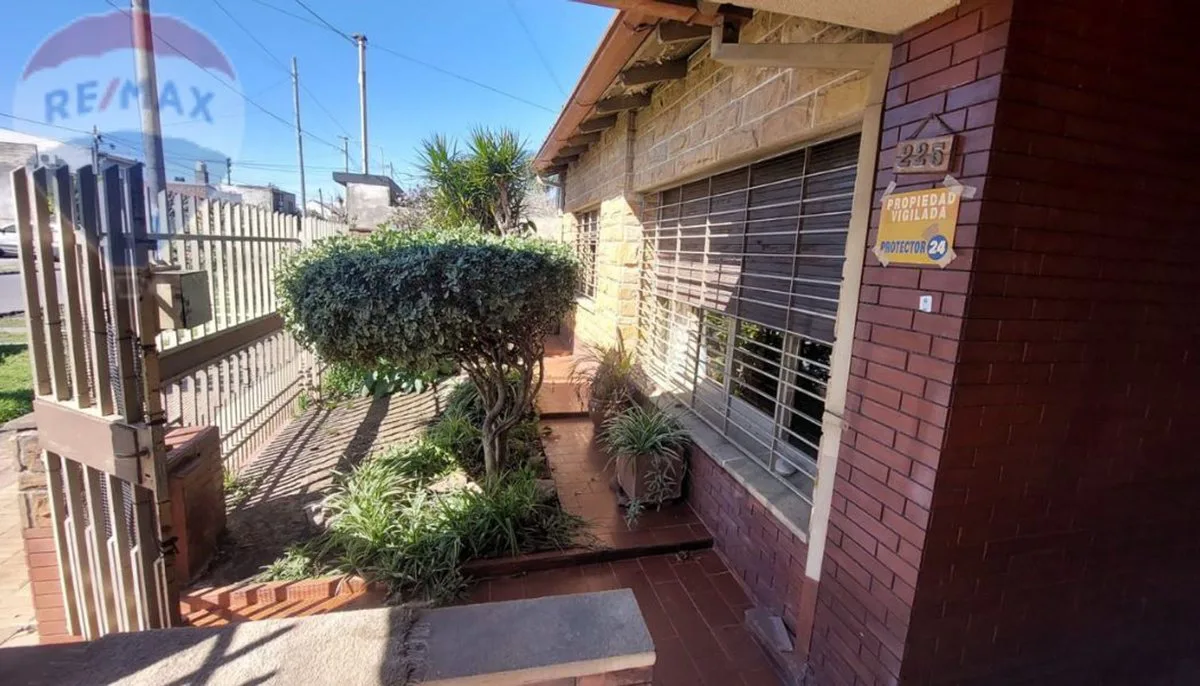 VENTA CHALET 3 AMB, COCHERA Y PATIO foto 3