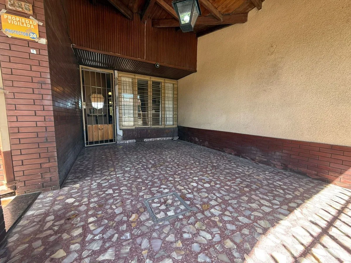VENTA CHALET 3 AMB, COCHERA Y PATIO foto 4