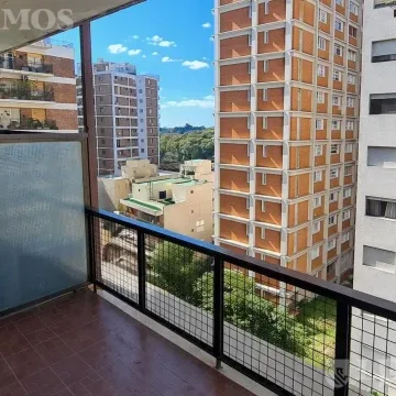 Alquiler - Departamento en Acassuso, recién refaccionado, con cochera y baulera foto 2