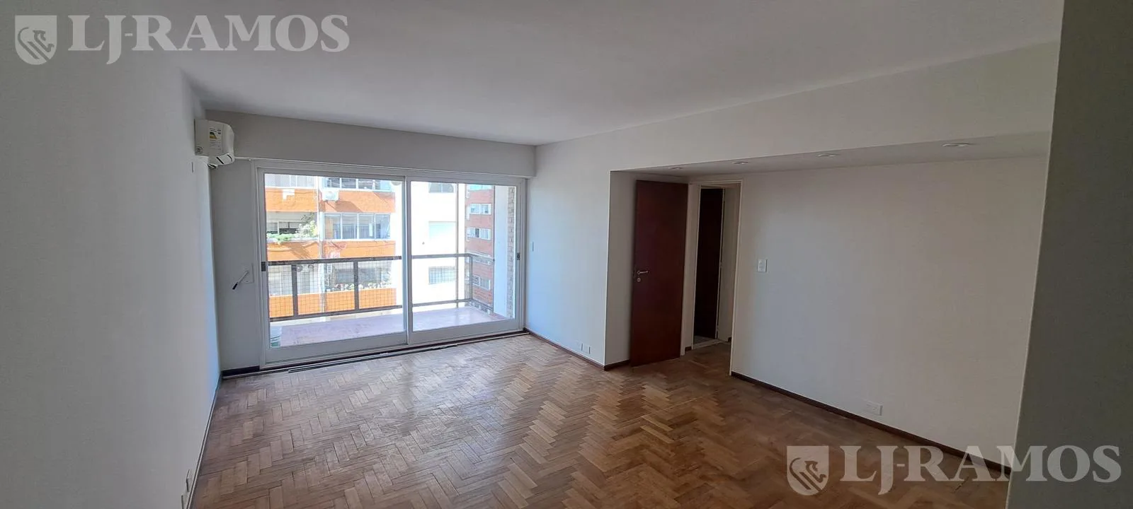 Alquiler - Departamento en Acassuso, recién refaccionado, con cochera y baulera foto 3