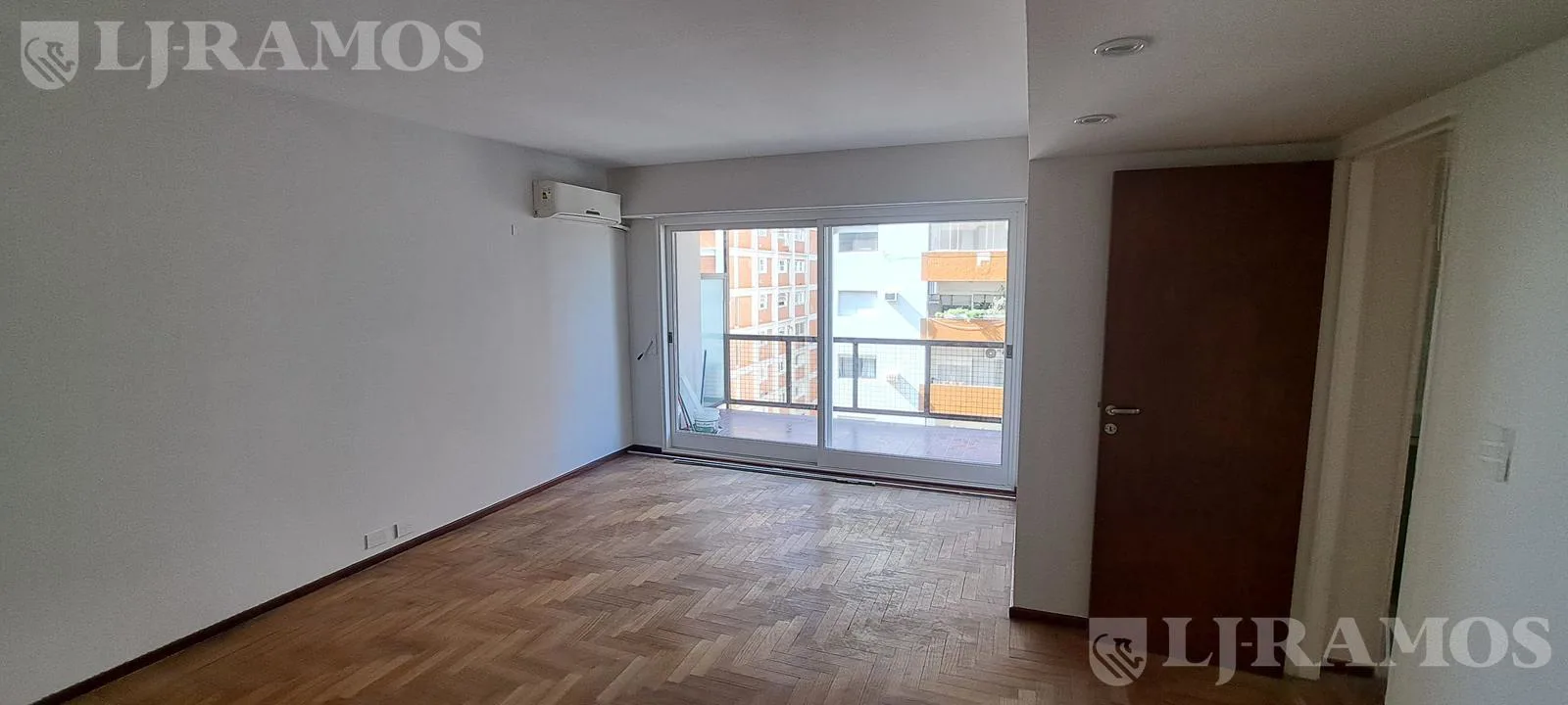 Alquiler - Departamento en Acassuso, recién refaccionado, con cochera y baulera foto 4