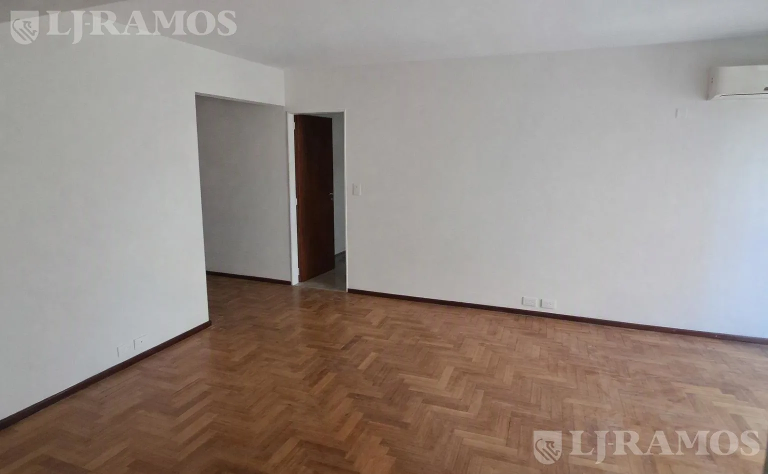 Alquiler - Departamento en Acassuso, recién refaccionado, con cochera y baulera foto 5