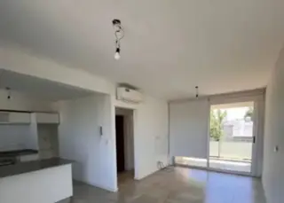 ALQUILER - DEPARTAMENTO 2 AMBIENTES CON BALCON Y COCHERA ITUZAINGO foto 3