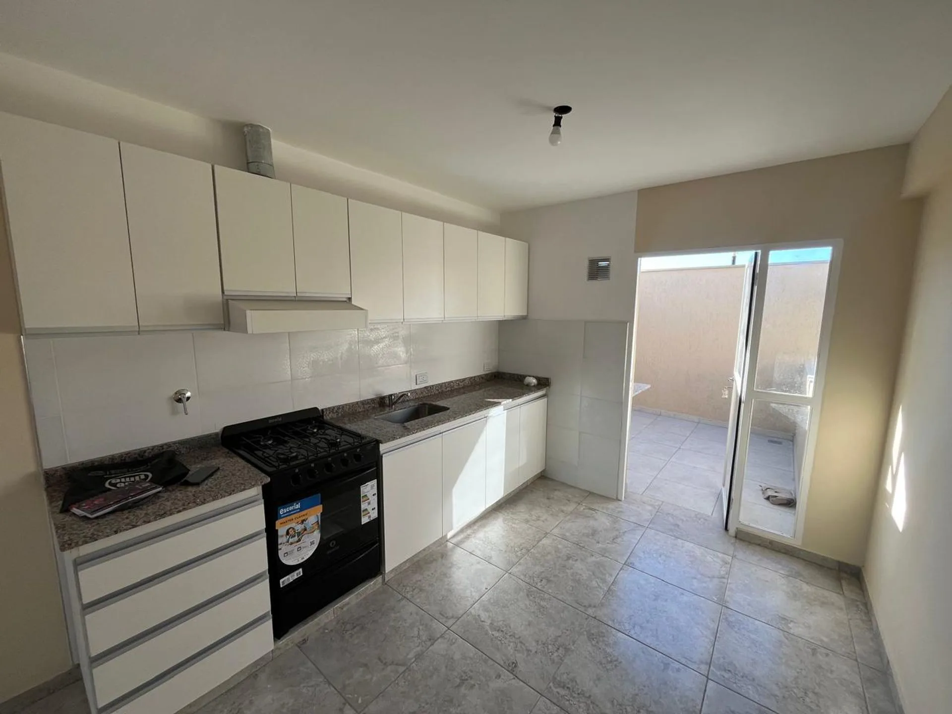 Departamento a estrenar se alquila en Carrodilla foto 3