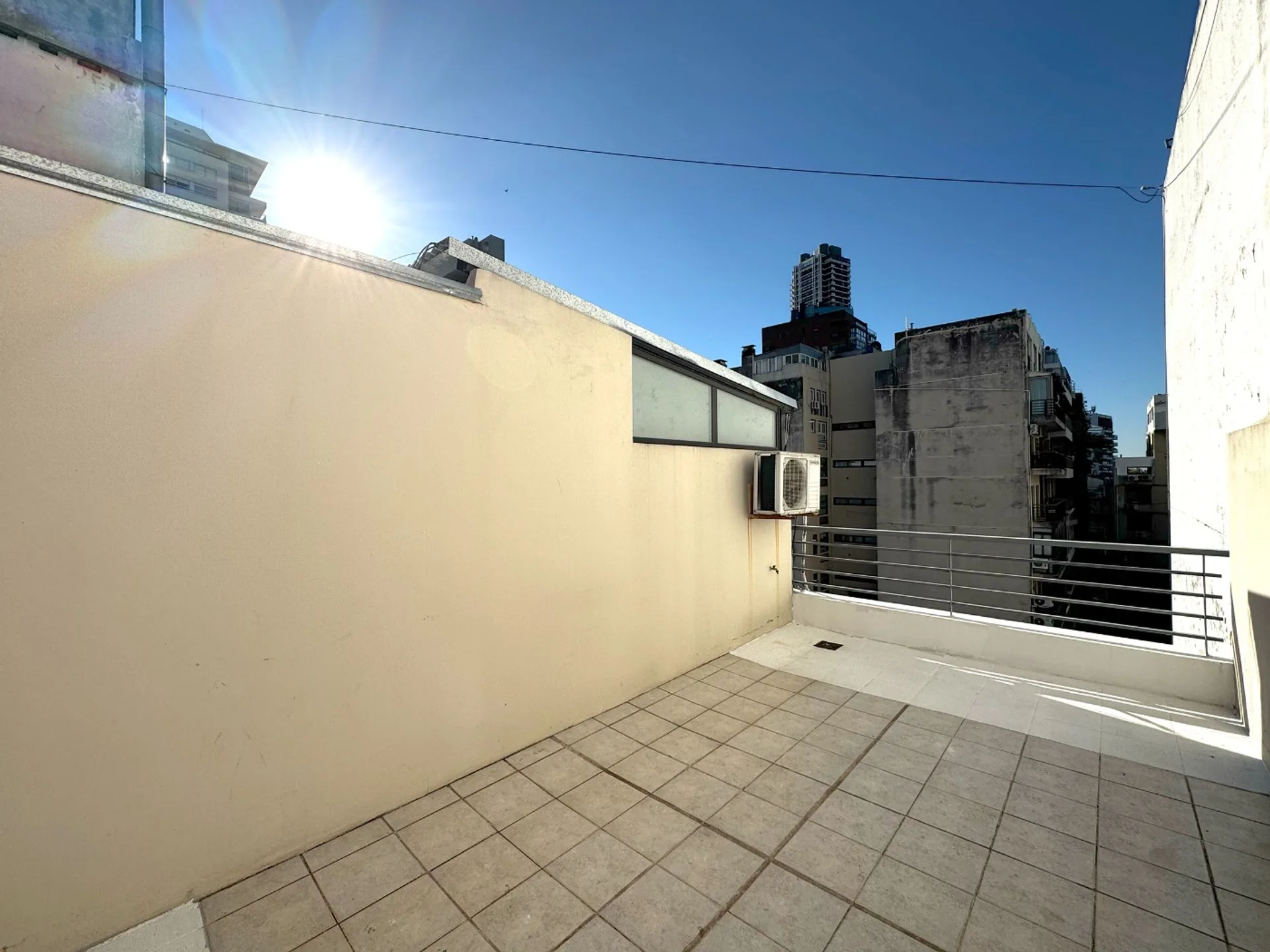 VENTA TRIPLEX 2 AMBIENTES CON TERRAZA LAS CAÑITAS foto 3