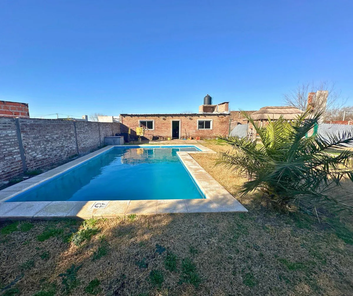 Venta de Casa de 3 Dormitorios con Pileta foto 4