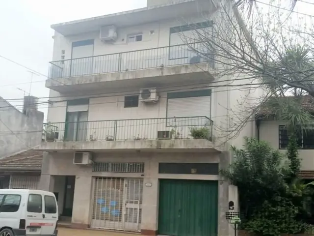 Dpto 2 amb muy luminoso, 2do piso por escalera