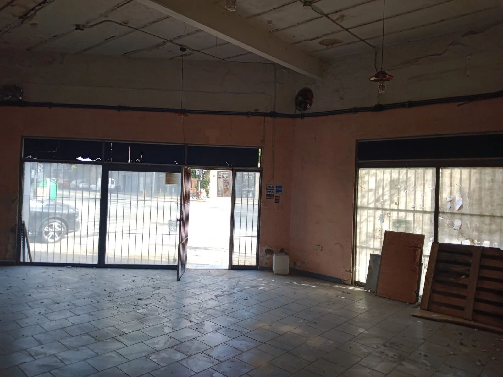 LOCAL CON VIVIENDA foto 2